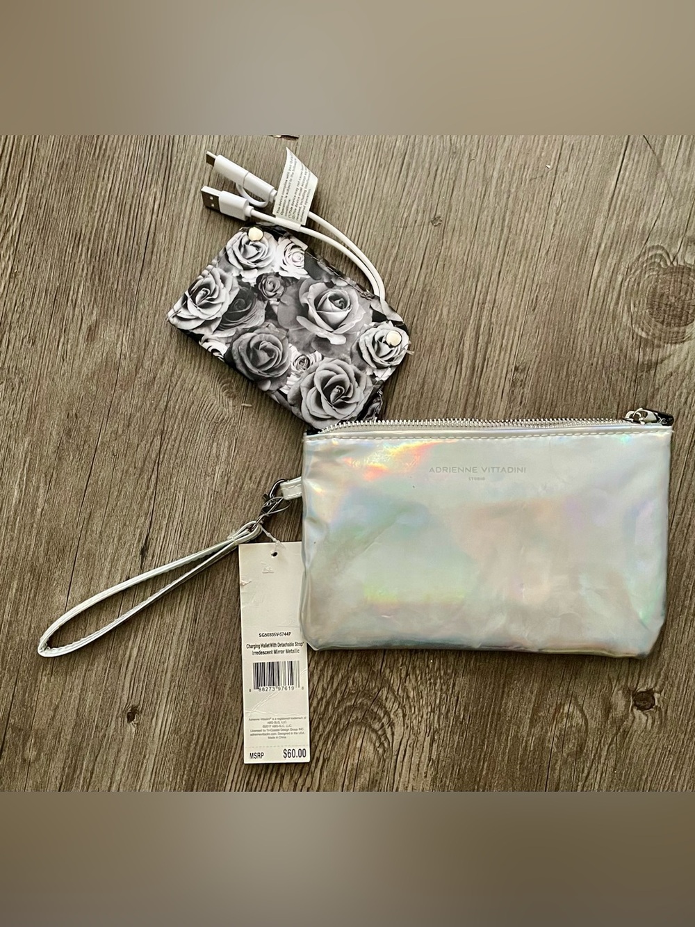 🔌 NWT Adrienne Vittadini Wristlet Clutch with Portable Charger 🔌